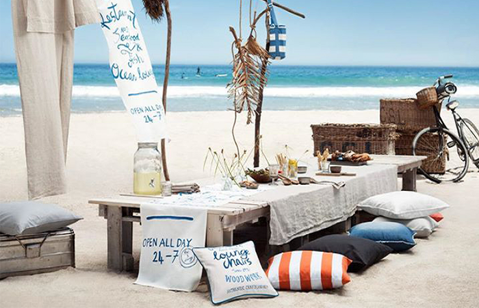 Bữa tiệc nhỏ ngoài trời bên bờ biển