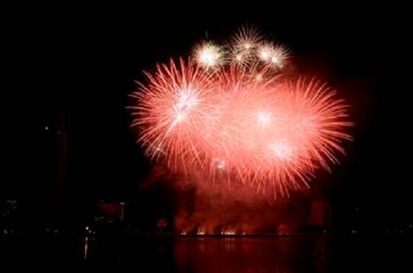 Đêm pháo hoa rực rỡ thổi lên một đêm Hỏa hoành tráng