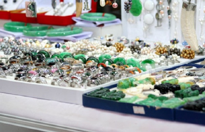 Thăm chợ đêm Dinh Cậu khi đi du lịch Phú Quốc