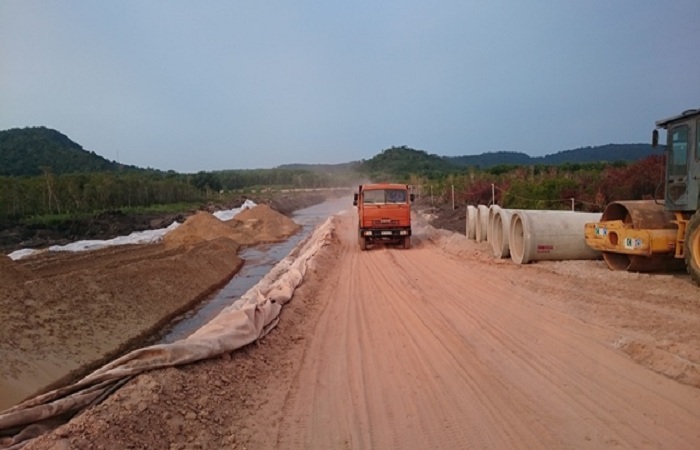 Các tuyến đường quanh đảo đang được đầu tư và cải thiện Các tuyến đường quanh đảo đang được đầu tư và cải thiện