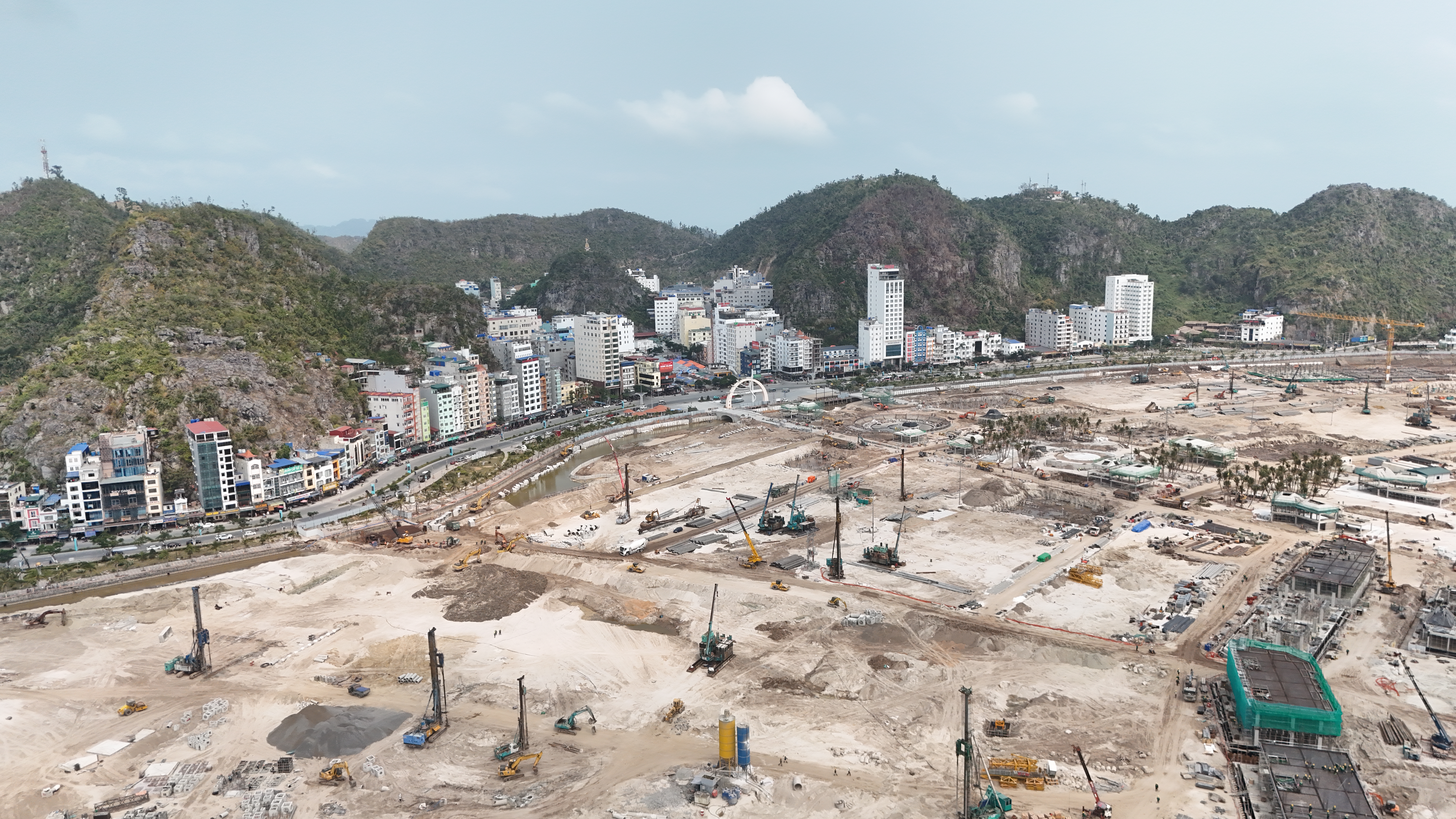 Hạ tầng giao thông và tiện ích