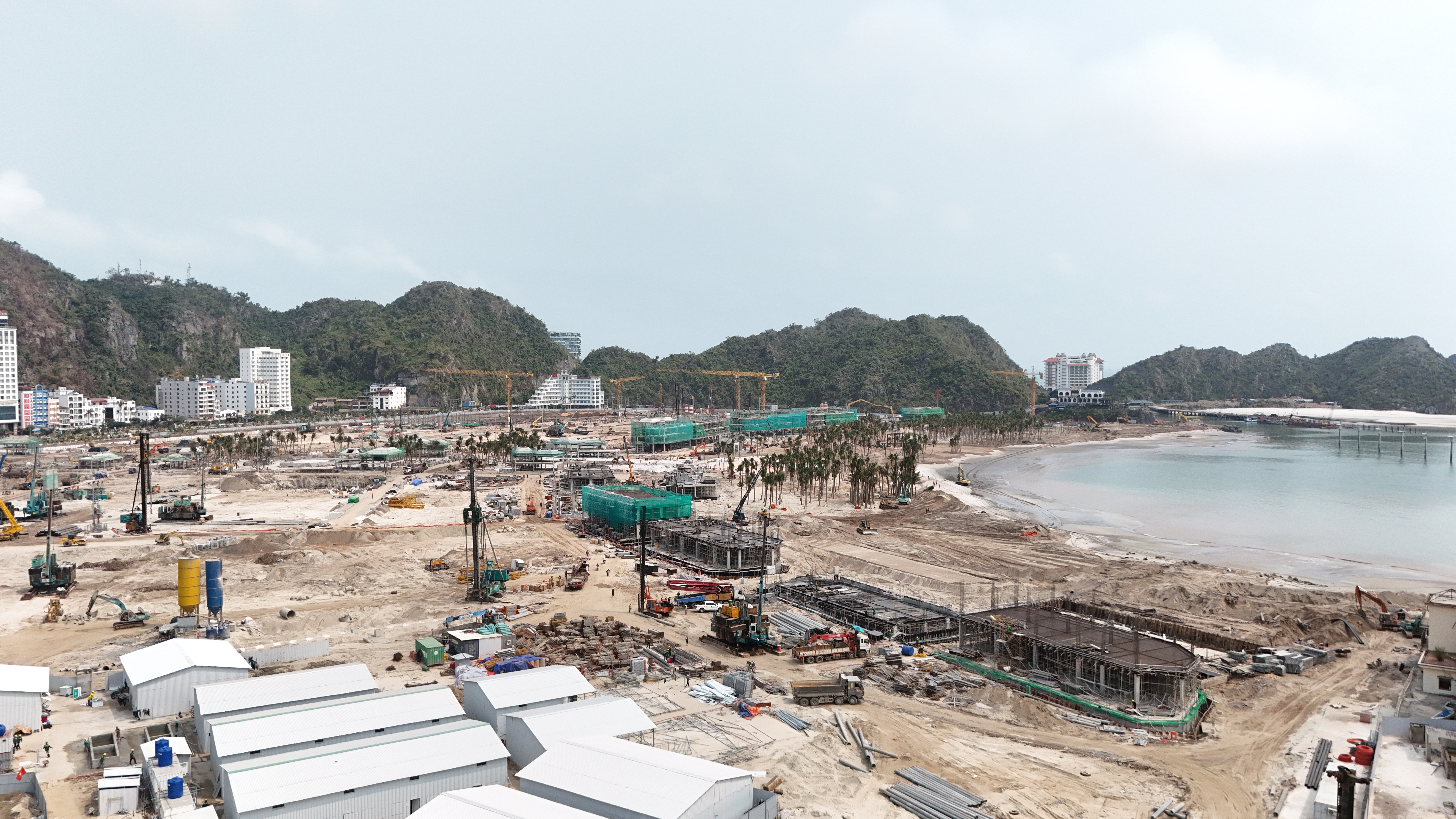  Tiến độ Xanh Island đang được gấp rút thi công, đặc biệt là các sản phẩm thấp tầng