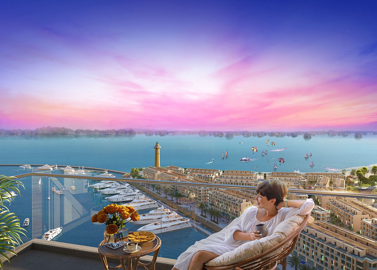 Từ ban công căn hộ chủ nhân có thể ngắm trọn Vịnh Du thuyền